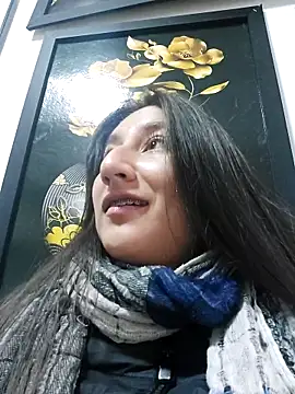 Snapshot of LunaBaby- chatting on 09/18/25, 11:12 LunaBaby- online show from 09/18/25, 11:12