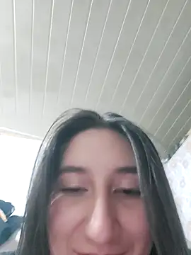 Snapshot of LunaBaby- chatting on 10/15/25, 11:38 LunaBaby- online show from 10/15/25, 11:38