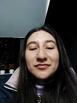 Snapshot of LunaBaby- chatting on 10/23/25, 11:20 LunaBaby- online show from 10/23/25, 11:20