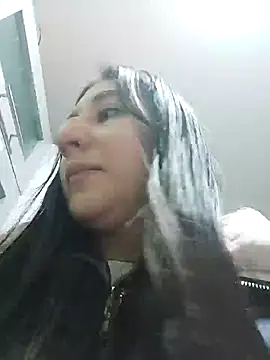 Snapshot of LunaBaby- chatting on 10/26/25, 11:16 LunaBaby- online show from 10/26/25, 11:16