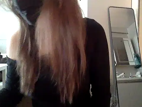 Snapshot of Mia_8 chatting on 03/19/26, 02:26 Mia 8 online show from 03/19/26, 02:26