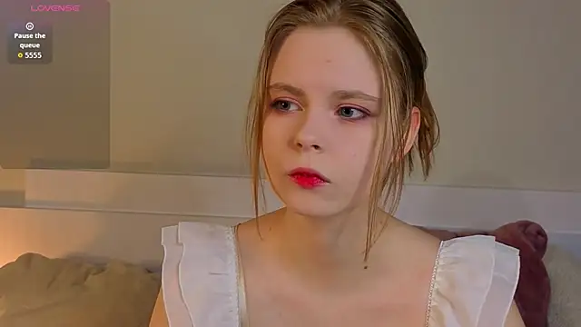 Snapshot of JulietteRain chatting on 03/22/26, 06:11 JulietteRain online show from 03/22/26, 06:11