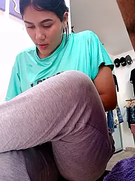 Snapshot of burbuja02 chatting on 09/25/25, 02:21 burbuja02 online show from 09/25/25, 02:21