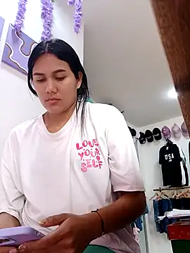 Snapshot of burbuja02 chatting on 10/08/25, 02:47 burbuja02 online show from 10/08/25, 02:47