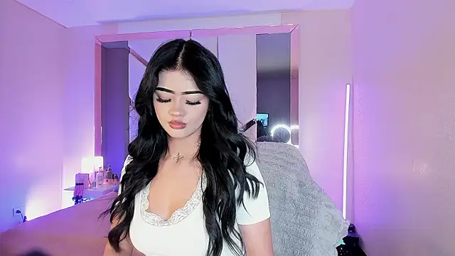 Snapshot of EmmaStonns chatting on 03/05/26, 12:23 EmmaStonns online show from 03/05/26, 12:23