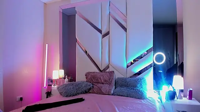 Snapshot of EmmaStonns chatting on 03/11/26, 12:33 EmmaStonns online show from 03/11/26, 12:33