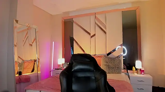 Snapshot of EmmaStonns chatting on 03/13/26, 01:07 EmmaStonns online show from 03/13/26, 01:07