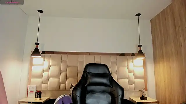 Snapshot of EmmaStonns chatting on 03/31/26, 12:49 EmmaStonns online show from 03/31/26, 12:49