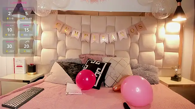 Snapshot of EmmaStonns chatting on 04/10/26, 01:49 EmmaStonns online show from 04/10/26, 01:49