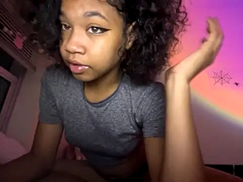 Snapshot of luvrgrllani chatting on 11/29/25, 07:44 luvrgrllani online show from 11/29/25, 07:44