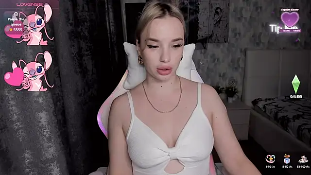 Snapshot of KiraKrox chatting on 10/14/25, 06:31 KiraKrox online show from 10/14/25, 06:31