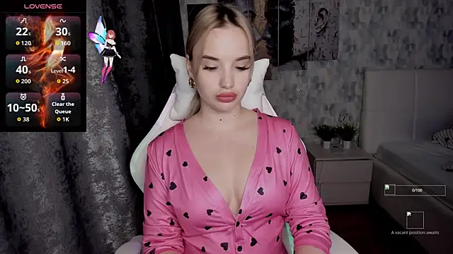 Snapshot of KiraKrox chatting on 10/20/25, 06:41 KiraKrox online show from 10/20/25, 06:41