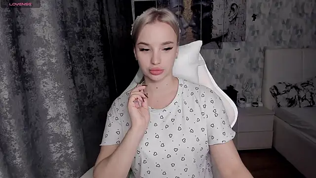 KiraKrox online show from 11/03/25, 07:37