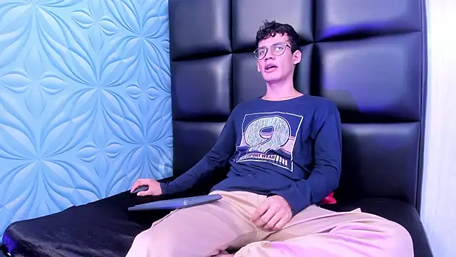 LittleMax23 online show from 09/10/25, 12:16