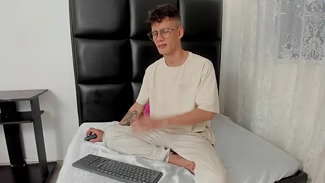 LittleMax23 online show from 10/18/25, 01:12