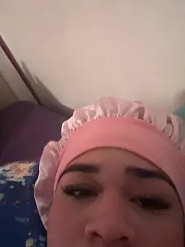 Snapshot of hotqueen02 chatting on 04/15/26, 10:10 hotqueen02 online show from 04/15/26, 10:10