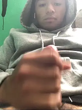 Snapshot of carlo20n chatting on 10/21/25, 02:40 carlo20n online show from 10/21/25, 02:40