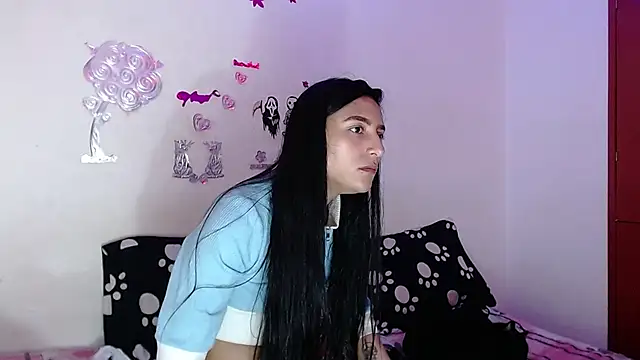 Snapshot of EvaHarryy chatting on 07/02/26, 01:49 EvaHarryy online show from 07/02/26, 01:49