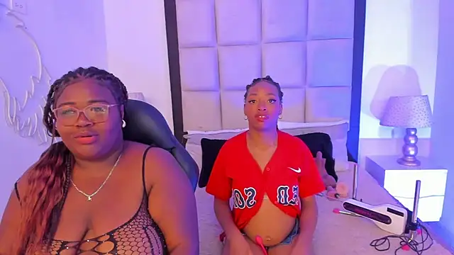 ElisabettaMonroy online show from 12/18/25, 04:02