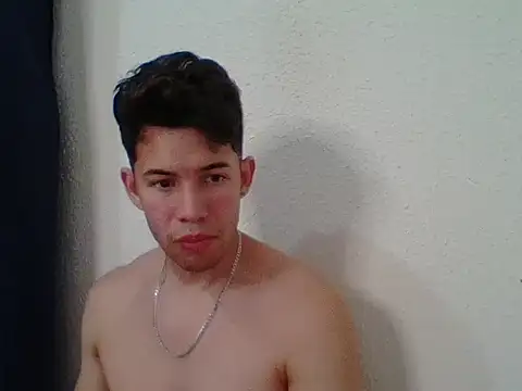 Snapshot of Maxtaylor18 chatting on 10/28/25, 05:33 Maxtaylor18 online show from 10/28/25, 05:33