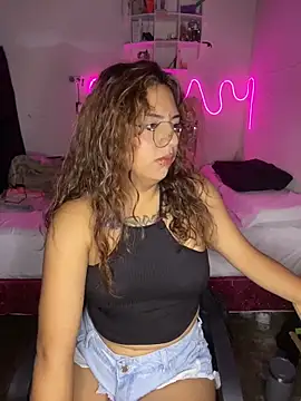 Snapshot of SoftLady_S33 chatting on 03/16/26, 11:09 SoftLady S33 online show from 03/16/26, 11:09