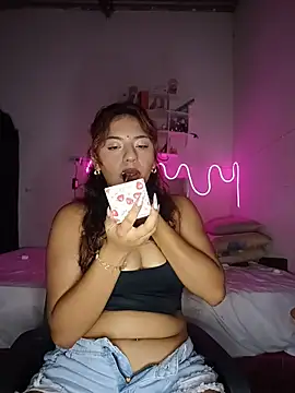 Snapshot of SoftLady_S33 chatting on 03/22/26, 12:47 SoftLady S33 online show from 03/22/26, 12:47