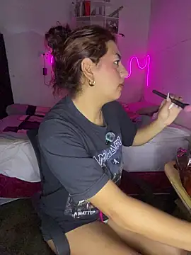 Snapshot of SoftLady_S33 chatting on 03/24/26, 01:38 SoftLady S33 online show from 03/24/26, 01:38