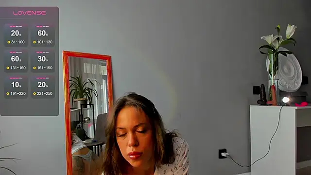 Snapshot of Luckydicewow1 chatting on 09/18/25, 01:40 Luckydicewow1 online show from 09/18/25, 01:40