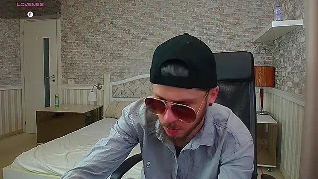Snapshot of JonahShaw chatting on 06/18/26, 04:13 JonahShaw online show from 06/18/26, 04:13