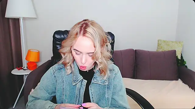 Snapshot of LiluMoon__ chatting on 05/01/26, 04:11 LiluMoon online show from 05/01/26, 04:11
