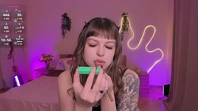 Snapshot of Lisa_Blossom chatting on 03/16/26, 06:06 Lisa Blossom online show from 03/16/26, 06:06