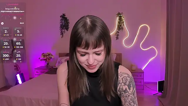 Snapshot of Lisa_Blossom chatting on 03/17/26, 06:06 Lisa Blossom online show from 03/17/26, 06:06