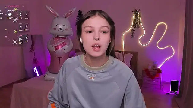 Snapshot of Lisa_Blossom chatting on 04/08/26, 06:02 Lisa Blossom online show from 04/08/26, 06:02