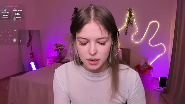 Snapshot of Lisa_Blossom chatting on 04/13/26, 06:08 Lisa Blossom online show from 04/13/26, 06:08