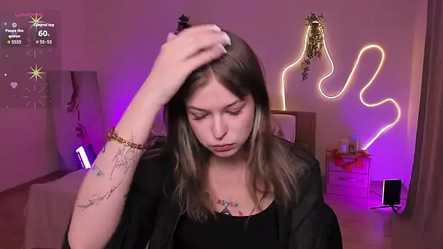 Snapshot of Lisa_Blossom chatting on 04/20/26, 06:05 Lisa Blossom online show from 04/20/26, 06:05