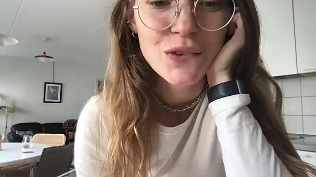 Scorpion Peach online show from 09/18/25, 09:22