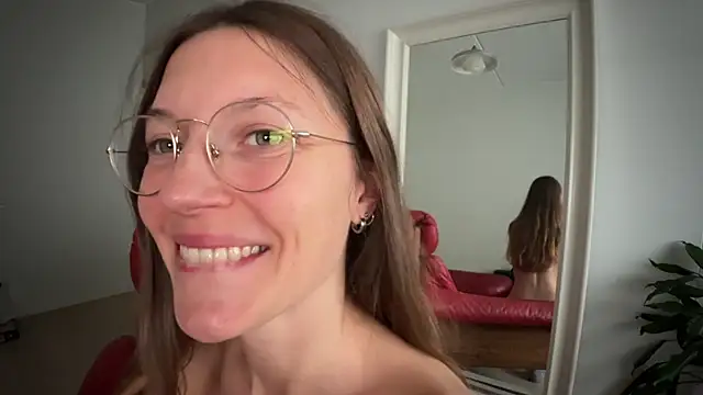 Snapshot of Scorpion_Peach chatting on 11/01/25, 01:02 Scorpion Peach online show from 11/01/25, 01:02