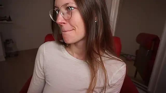 Snapshot of Scorpion_Peach chatting on 11/08/25, 11:21 Scorpion Peach online show from 11/08/25, 11:21