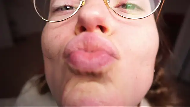 Snapshot of Scorpion_Peach chatting on 11/15/25, 05:09 Scorpion Peach online show from 11/15/25, 05:09