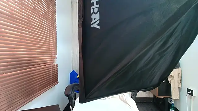 ArianaBeake online show from 10/28/25, 01:25