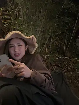 Snapshot of Manson13333 chatting on 04/05/26, 12:57 Manson13333 online show from 04/05/26, 12:57