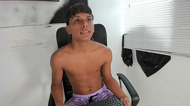 tyler twink boy online show from 09/13/25, 02:06