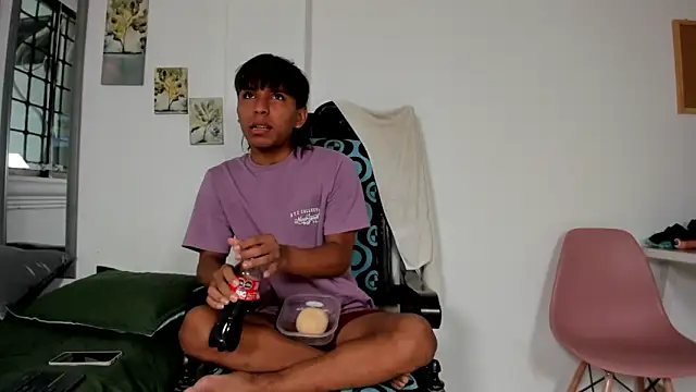 tyler twink boy online show from 03/23/26, 01:37