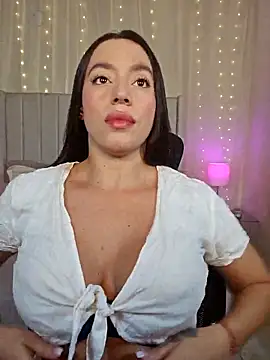 Snapshot of AriadnaTaylor chatting on 05/22/26, 06:24 AriadnaTaylor online show from 05/22/26, 06:24