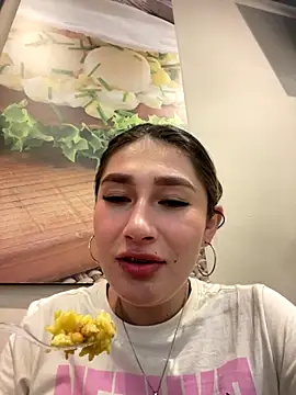 Isa Villamarin online show from 10/03/25, 03:31