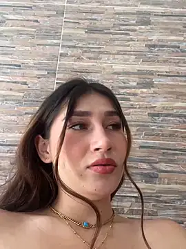 Isa Villamarin online show from 10/20/25, 02:39