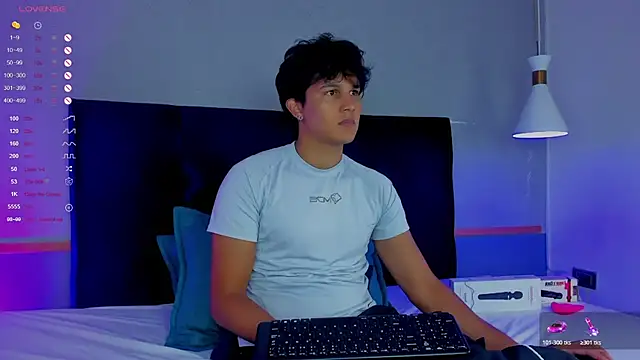 Leo Savage  online show from 11/10/25, 03:49