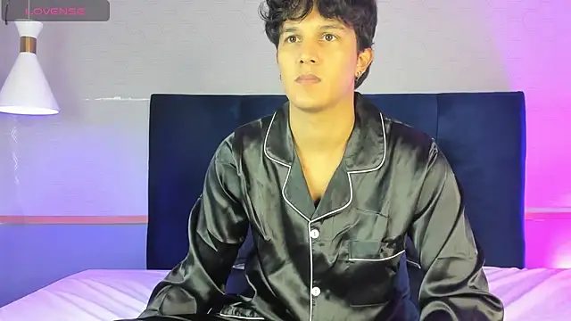 Leo Savage  online show from 11/11/25, 04:01