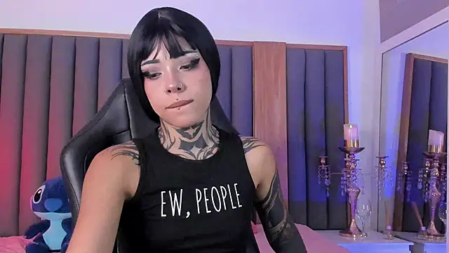 misstomie  online show from 11/11/25, 04:18