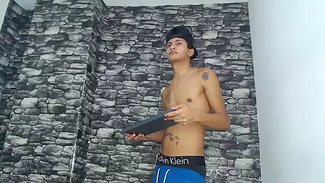 Snapshot of gustavo_saaled19_ chatting on 10/17/25, 09:50 gustavo saaled19  online show from 10/17/25, 09:50